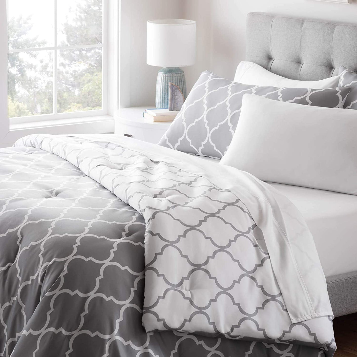 Gray/White Quatrefoil