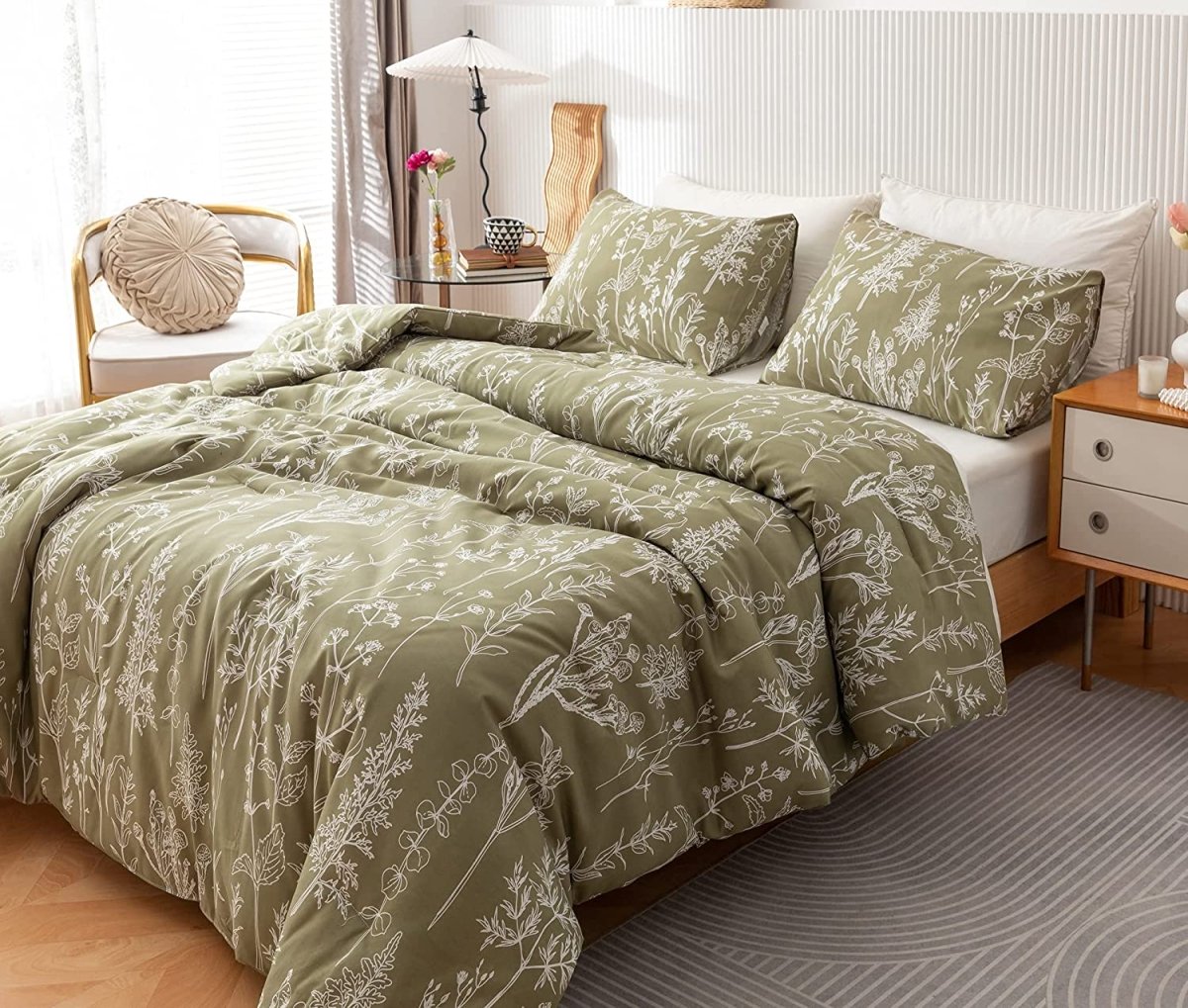 Enchanting Blooms: Luxuriously Soft 3 - Piece Floral Comforter Bedding Set - Anna's Linens