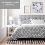 Gray/White Quatrefoil