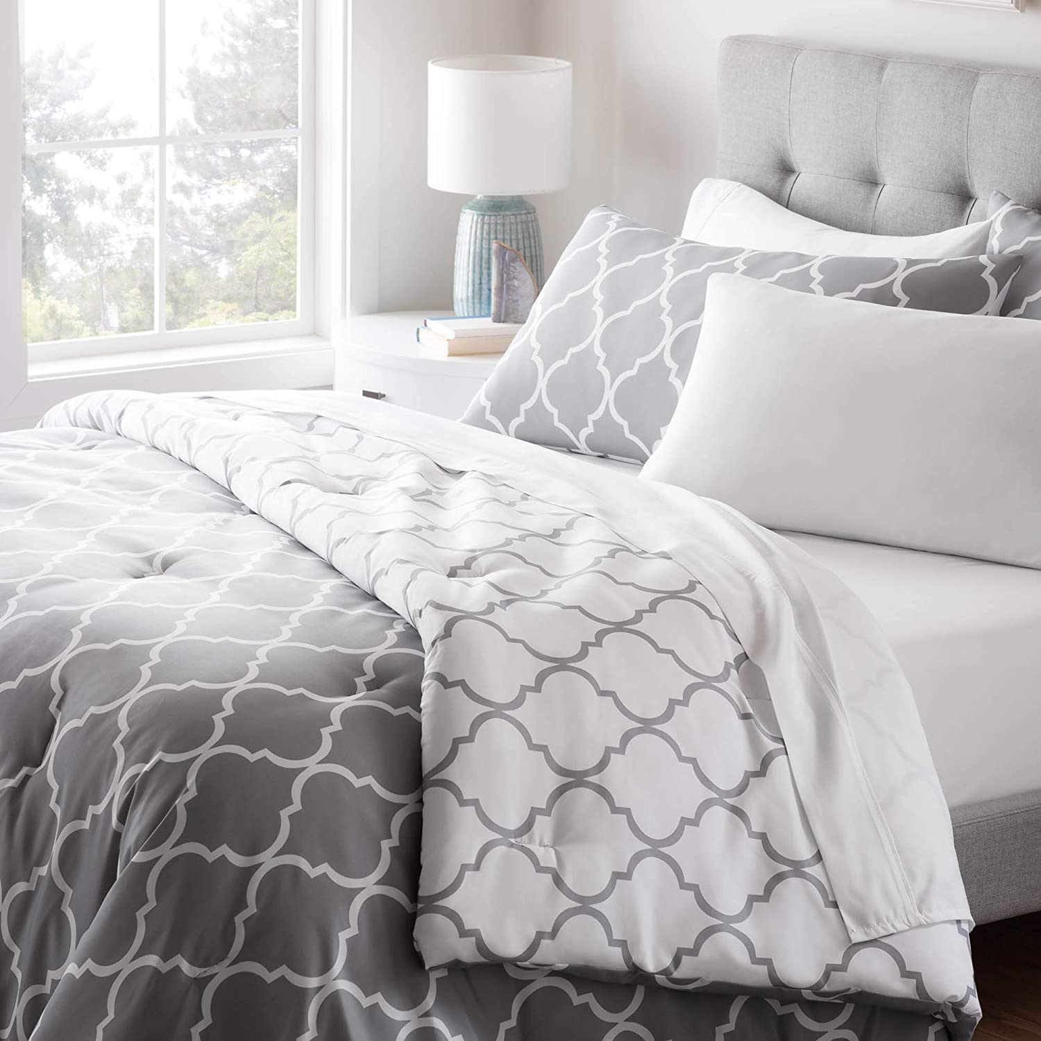 Gray/White Quatrefoil