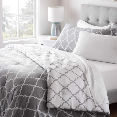 Gray/White Quatrefoil