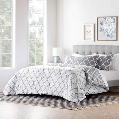 Gray/White Quatrefoil