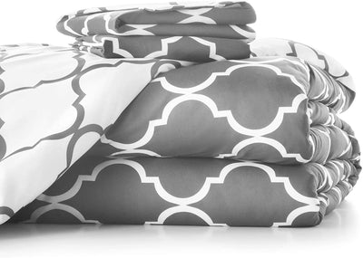 Gray/White Quatrefoil