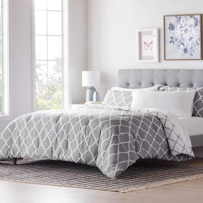 Gray/White Quatrefoil