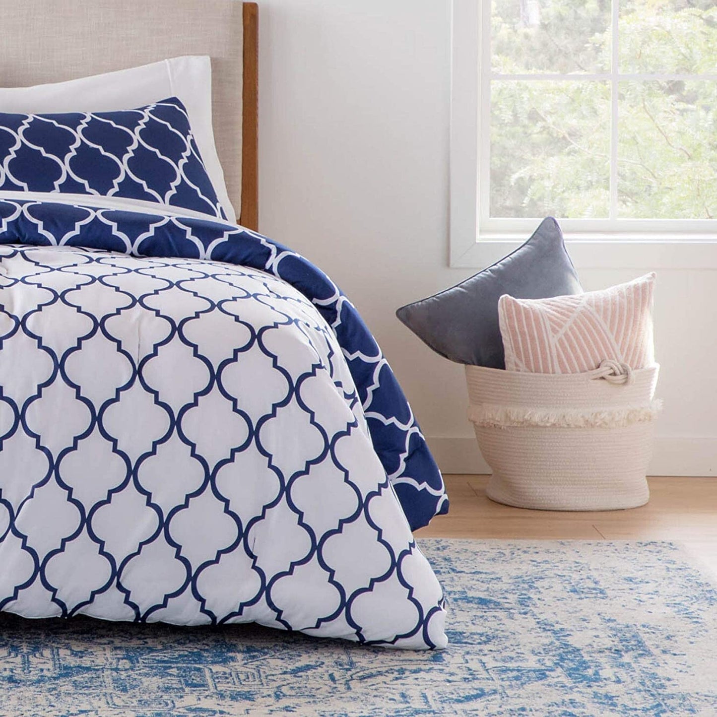 Navy/White Quatrefoil