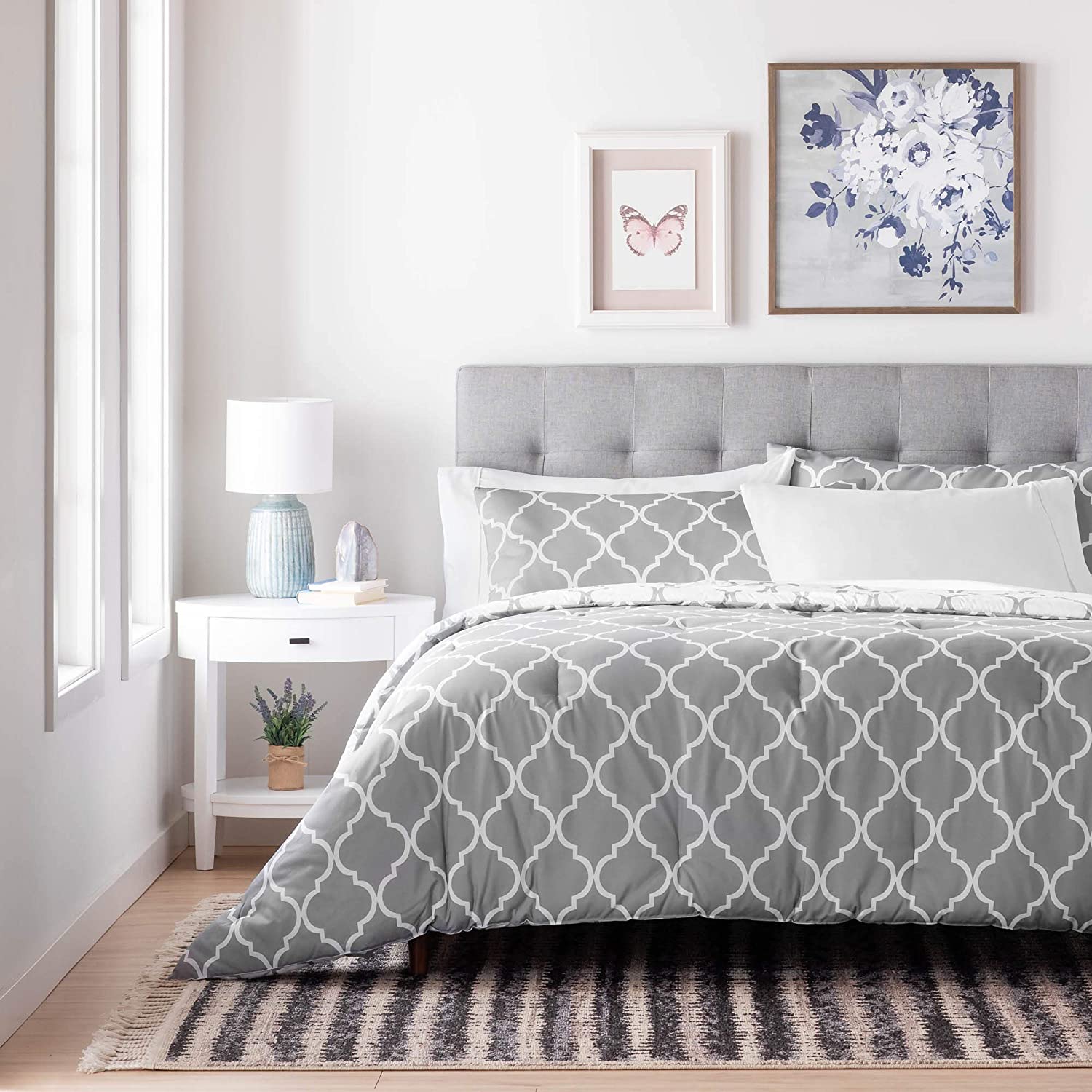 Gray/White Quatrefoil