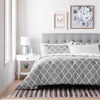 Gray/White Quatrefoil